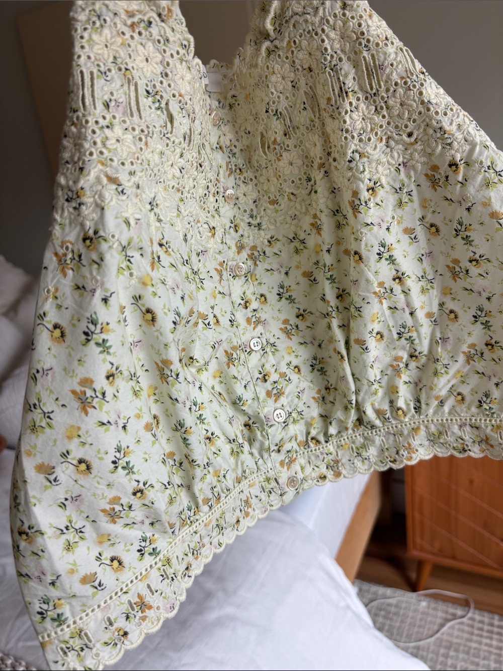 Doen Cream Floral Eyelet Lace Camisole - Picture 2 of 9